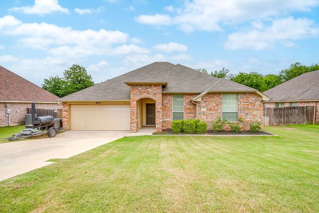 210 Willow Creek Drive, Weatherford, TX 76085