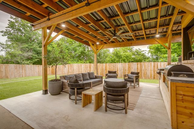 210 Willow Creek Drive, Weatherford, TX 76085