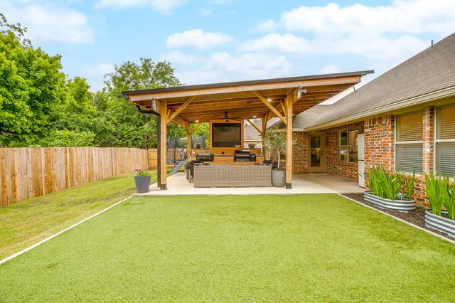 210 Willow Creek Drive, Weatherford, TX 76085
