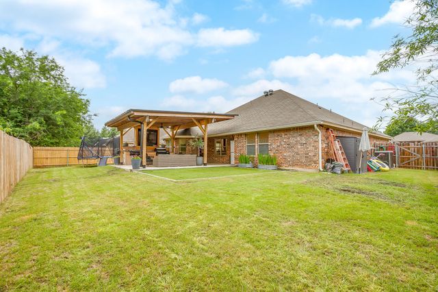 210 Willow Creek Drive, Weatherford, TX 76085