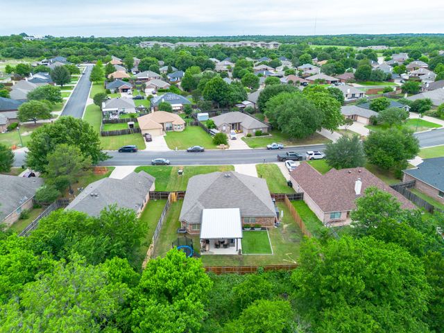 210 Willow Creek Drive, Weatherford, TX 76085