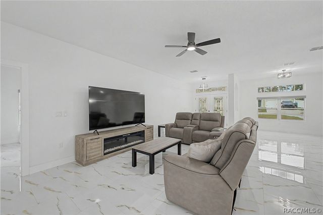 7372 Madrid Road, Weeki Wachee, FL 34613