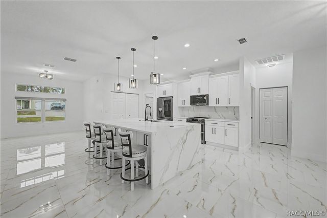 7372 Madrid Road, Weeki Wachee, FL 34613