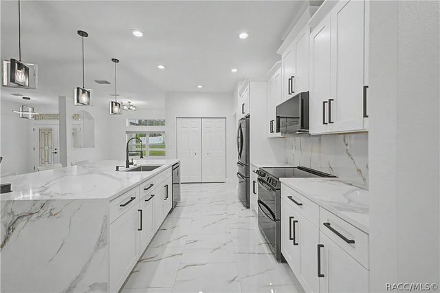 7372 Madrid Road, Weeki Wachee, FL 34613