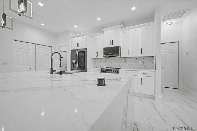 7372 Madrid Road, Weeki Wachee, FL 34613