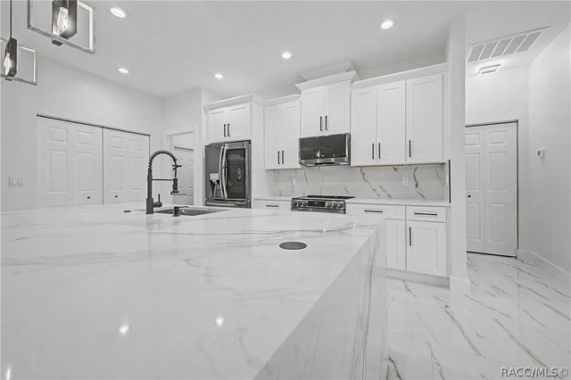 7372 Madrid Road, Weeki Wachee, FL 34613