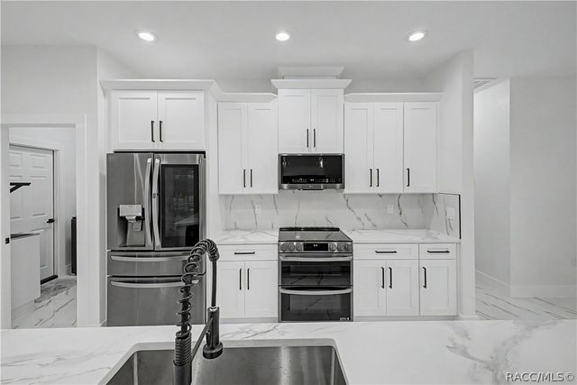 7372 Madrid Road, Weeki Wachee, FL 34613
