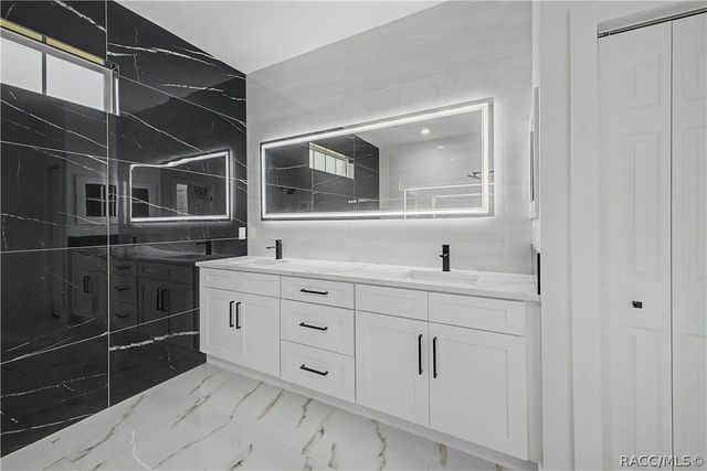 7372 Madrid Road, Weeki Wachee, FL 34613