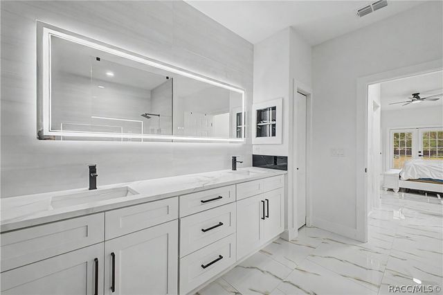 7372 Madrid Road, Weeki Wachee, FL 34613