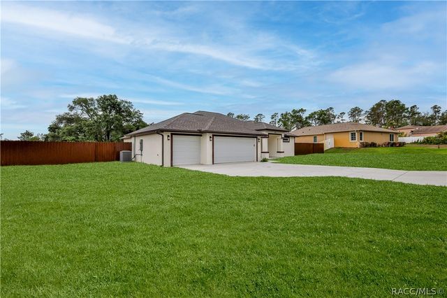 7372 Madrid Road, Weeki Wachee, FL 34613