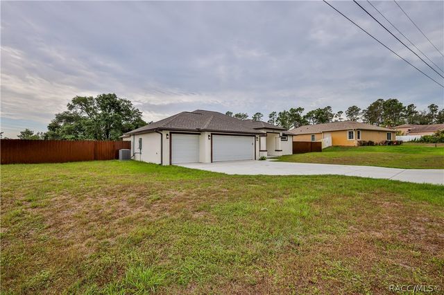 7372 Madrid Road, Weeki Wachee, FL 34613