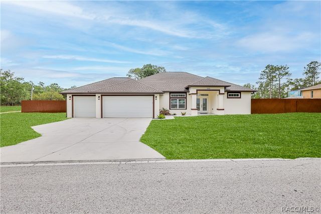 7372 Madrid Road, Weeki Wachee, FL 34613