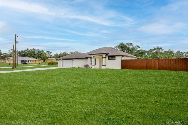 7372 Madrid Road, Weeki Wachee, FL 34613