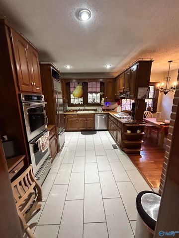 104 Argyle Circle, Gadsden, AL 35901