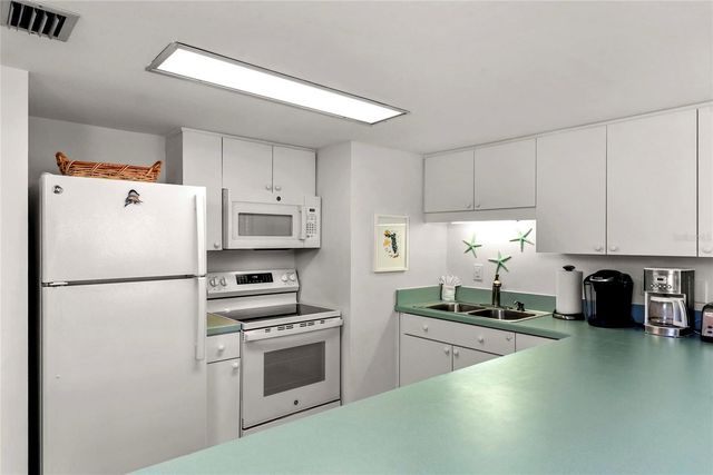 4811 SAXON DRIVE B101, New Smyrna Beach, FL 32169