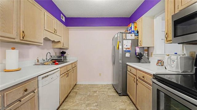 7121 W Friendly Avenue A, Greensboro, NC 27410
