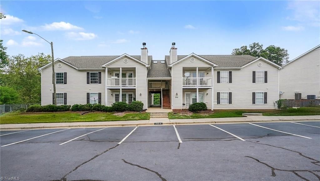 7121 W Friendly Avenue A, Greensboro, NC 27410