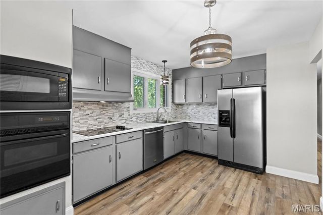 4974 Brookton Way, St Louis, MO 63128