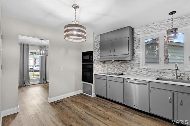 4974 Brookton Way, St Louis, MO 63128