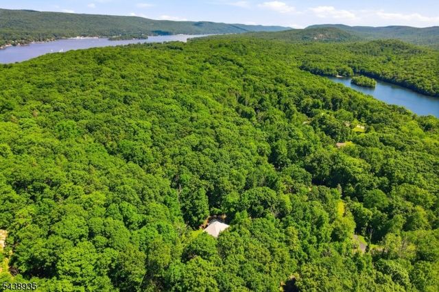 50 Ponderosa Pl, West Milford Twp., NJ 07421