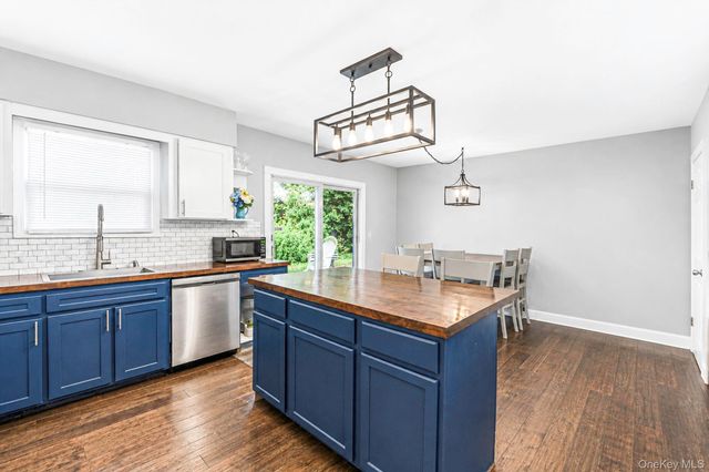 30 Ashland Street, Mount Sinai, NY 11766