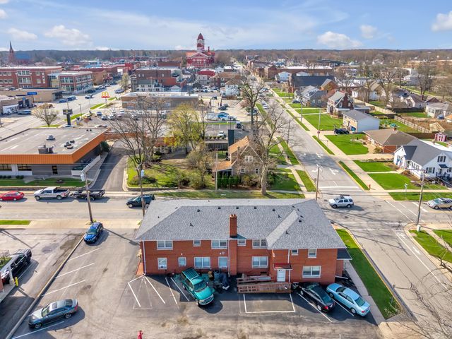 182 W North Street, Crown Point, IN 46307