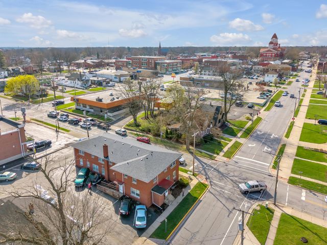 182 W North Street, Crown Point, IN 46307