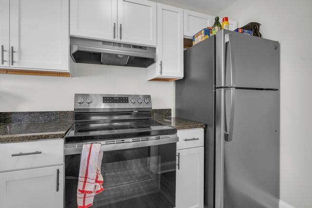 182 W North Street, Crown Point, IN 46307