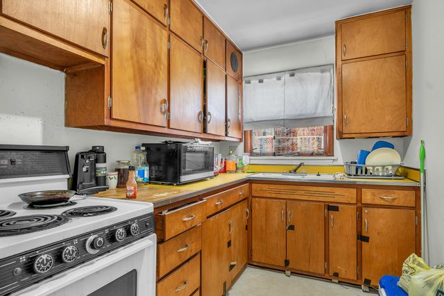 182 W North Street, Crown Point, IN 46307