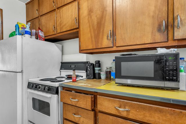 182 W North Street, Crown Point, IN 46307
