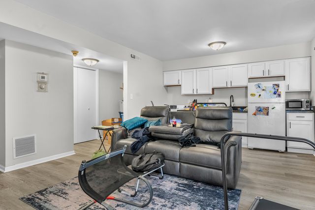 182 W North Street, Crown Point, IN 46307