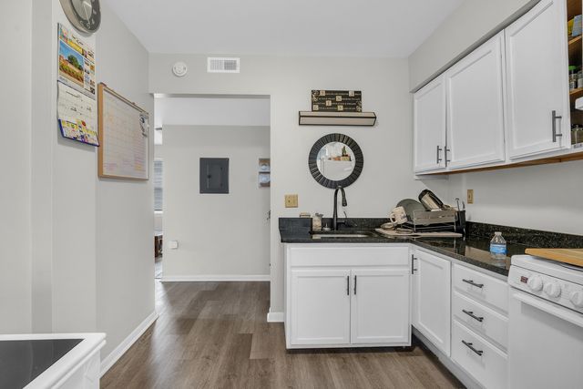 182 W North Street, Crown Point, IN 46307