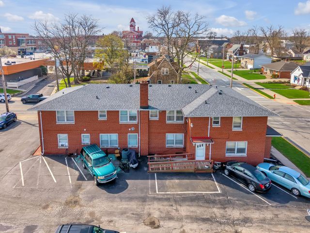 182 W North Street, Crown Point, IN 46307