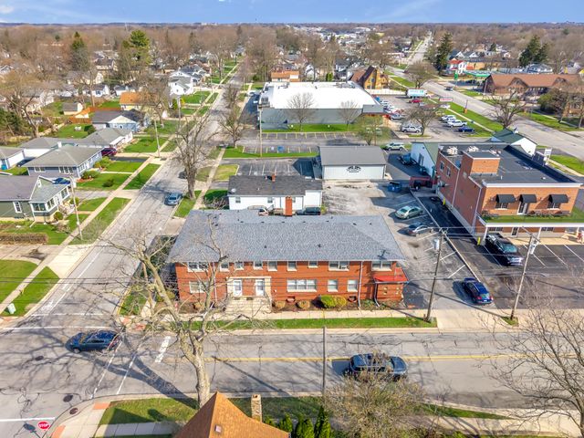 182 W North Street, Crown Point, IN 46307