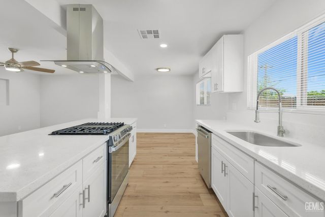 6617 Dorva Avenue, Bakersfield, CA 93306