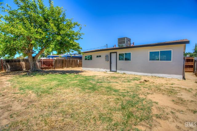 6617 Dorva Avenue, Bakersfield, CA 93306