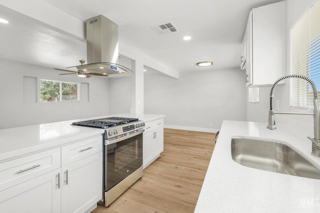 6617 Dorva Avenue, Bakersfield, CA 93306