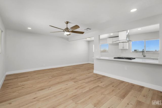 6617 Dorva Avenue, Bakersfield, CA 93306