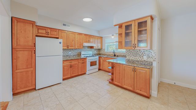 4750 N ELSTON Avenue 201D, Chicago, IL 60630