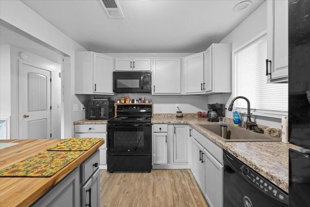 209 Corcoran Lane, Central Point, OR 97502