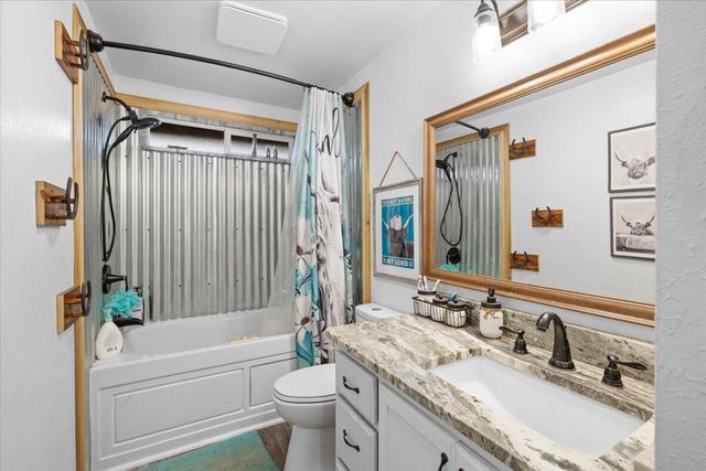 209 Corcoran Lane, Central Point, OR 97502