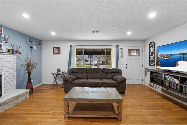 209 Corcoran Lane, Central Point, OR 97502