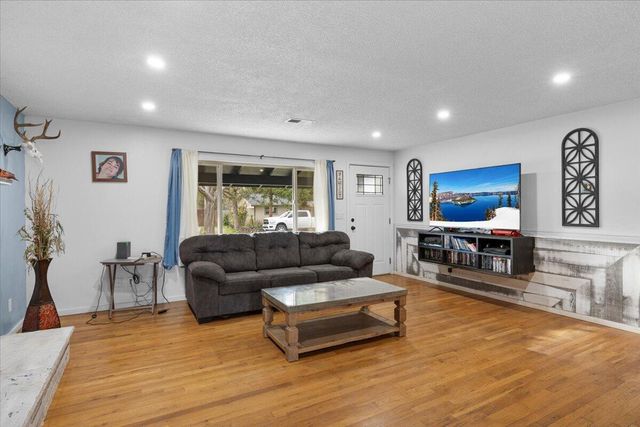 209 Corcoran Lane, Central Point, OR 97502