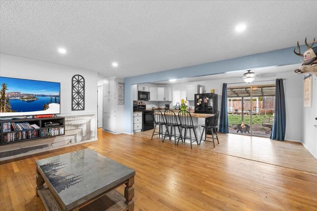 209 Corcoran Lane, Central Point, OR 97502