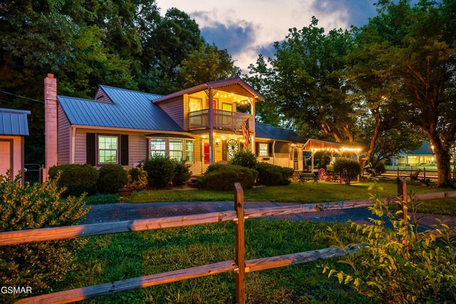 506 & 504 Pine Mountain Road, Pigeon Forge, TN 37863