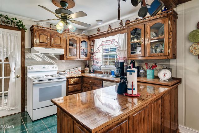 506 & 504 Pine Mountain Road, Pigeon Forge, TN 37863