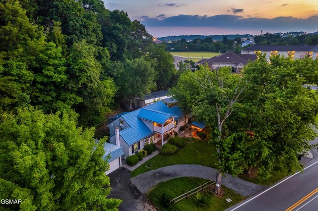 506 & 504 Pine Mountain Road, Pigeon Forge, TN 37863