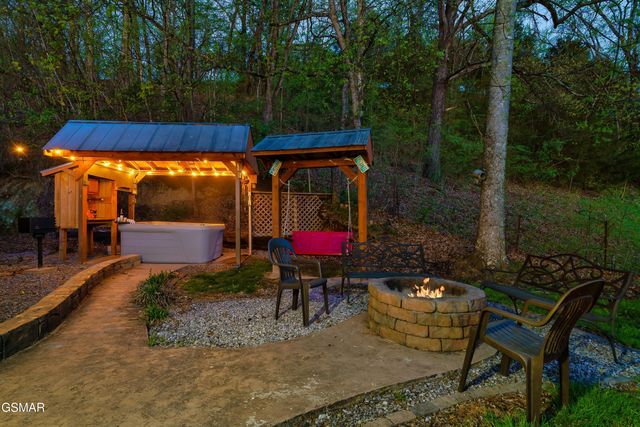 506 & 504 Pine Mountain Road, Pigeon Forge, TN 37863