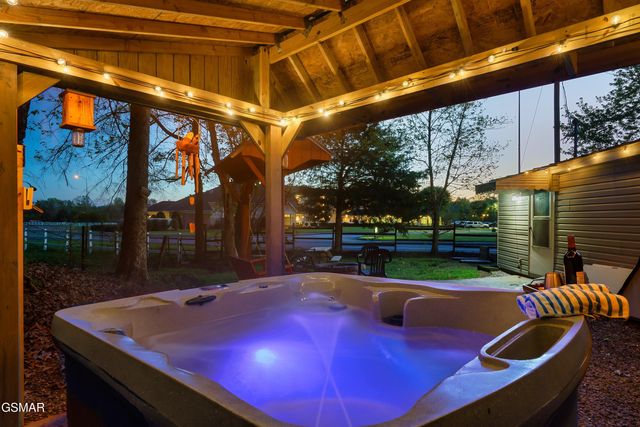 506 & 504 Pine Mountain Road, Pigeon Forge, TN 37863