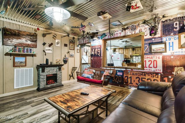 506 & 504 Pine Mountain Road, Pigeon Forge, TN 37863